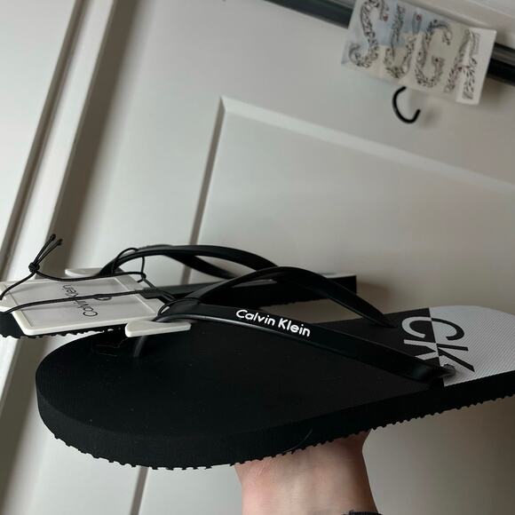 •NEW• Calvin Klein CK Men’s Flip Flops in Black & White - Picture 7 of 9